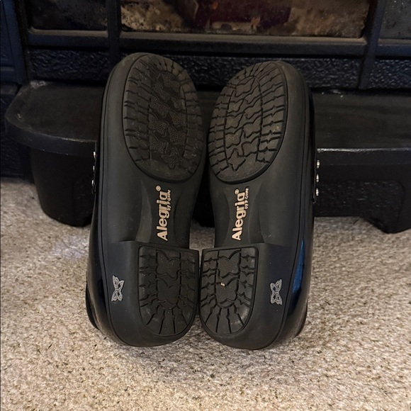Alegria Women’s Shiny Black Slip-On Loafers Size 35 (5) - Picture 6 of 6